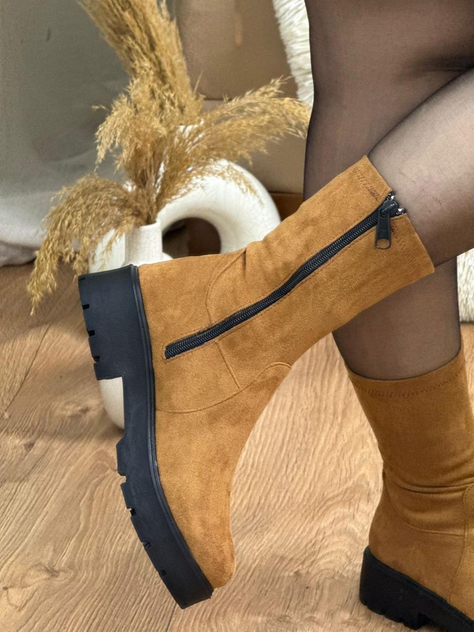 Bottines en daim caramel